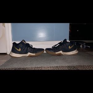 Kyrie 3 ‘Obsidian Gold’ sz 11